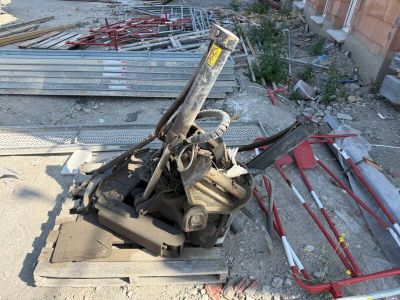 a machine that is sitting on the ground in front of a building