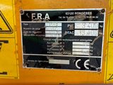 une étiquette au dos d'une machine sur laquelle est inscrit « fra »
