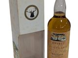 une photo d'une bouteille de whisky posée à côté d'un carton