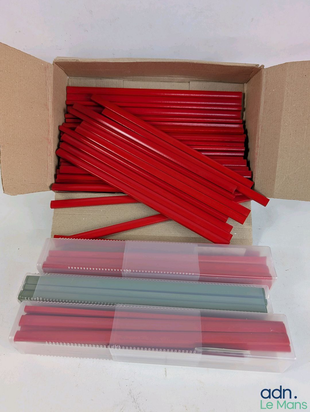 Lot de 100 crayons de charpentier de 300 mm.