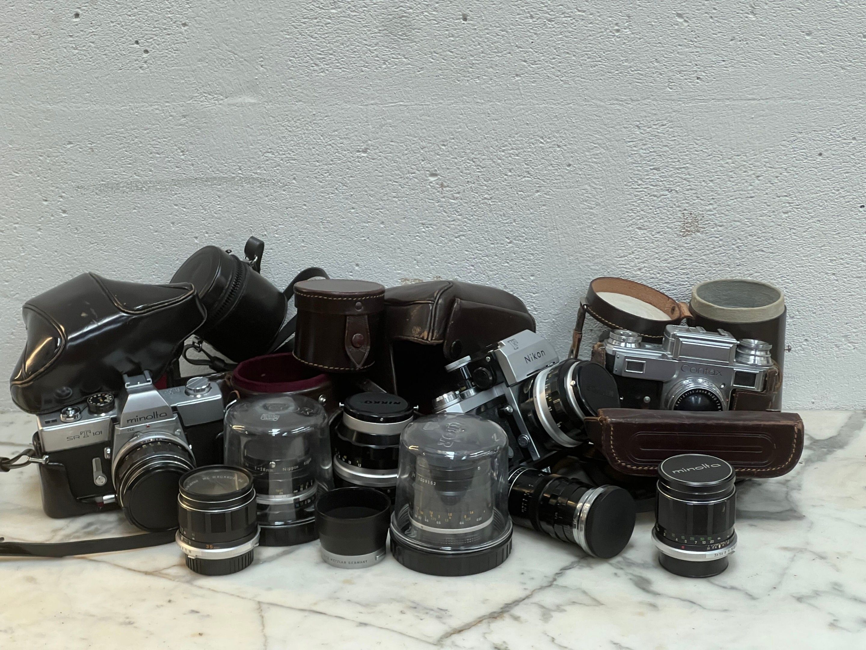 LOT D'APPAREILS PHOTO ET MATERIEL DE PHOTOS comprenant appar…
