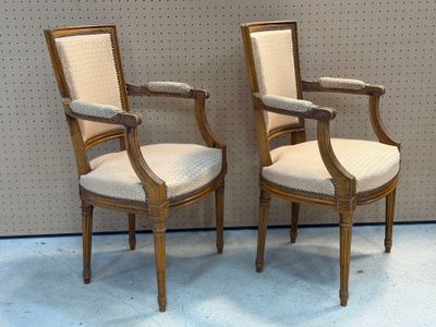 Paire fauteuils cabriolets de style Louis XVI