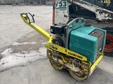 a small machine that is sitting on the ground