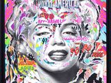 un tableau représentant Marilyn Monroe avec de la peinture colorée sur le visage