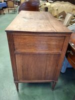 Commode rectangulaire en noyer, la façade ouvrant par trois … (photo 3)