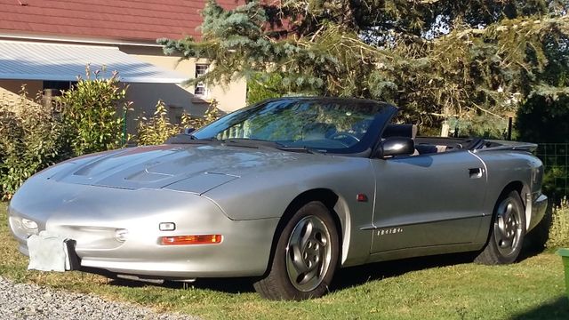 Véhicule particulier Pontiac Firebird, immatriculée CE-887-NS, 1è...