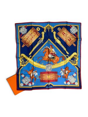 foulard en soie bleu et orange représentant un homme à cheval