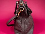 louis vu vu bag in black leather with gold hardware
