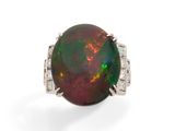 une bague en oplite et diamants