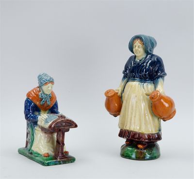 Un lot de (2) figurines en faïence belge.