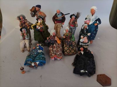 LOT DE 12 SANTONS En terre-cuite peinte Signés J. - Photo 1