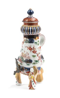SAMSON? Fontaine à thé tripode en faïence à décor Imari dans…