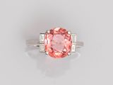 une bague en saphir rose et diamant