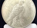 une image représentant une pièce de monnaie sur laquelle figure un oiseau