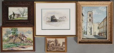 de nombreux tableaux accrochés au mur de cette pièce