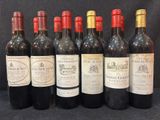 six bouteilles de vin rouge alignées sur une table