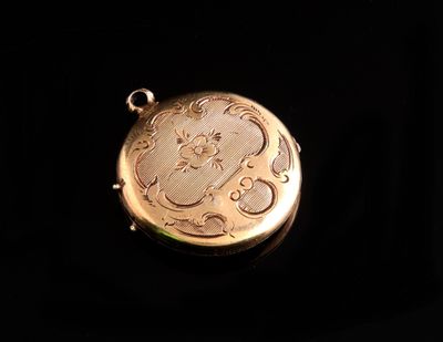 Pendentif en or 18 carats avec décor floral rocaille - Photo 1