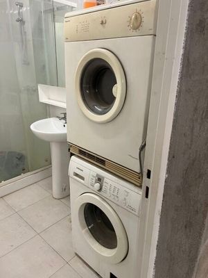 1 lave-linge et un sèche-linge - VENDU SUR DESIGNATION A COU…