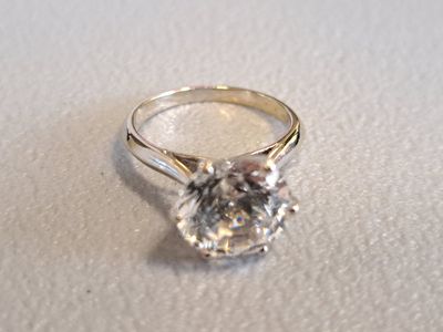 Bague en or blanc, 18K 750 millièmes, sertie d'une pierre bl… - Photo 1