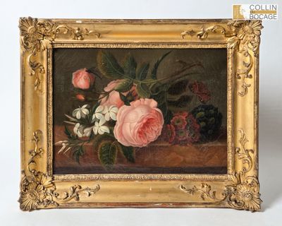 une photo d'un tableau de fleurs dans un cadre doré
