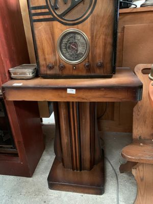 Console en bois de placage. Style Art-déco