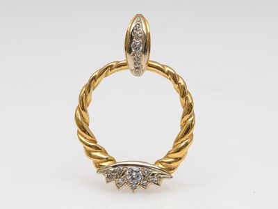 une bague en or et diamants
