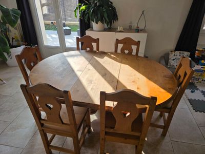 Travail montagnard du XXe siècle : Table ronde en pin reposa… - Photo 1