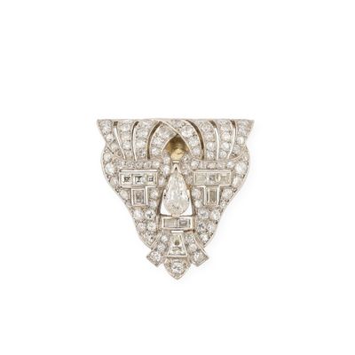 an art deco diamond broochle