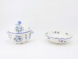 paire de bols et soucoupes en porcelaine bleue et blanche