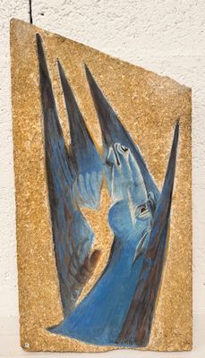un tableau représentant un oiseau bleu accroché au mur