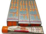 un tube de dentifrice à côté d'un tube de dentifrice
