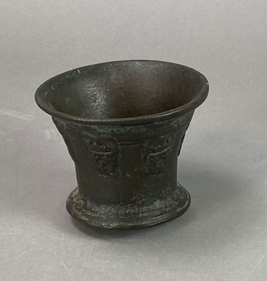 Mortier en bronze à décor des armoiries du Royaume de France…