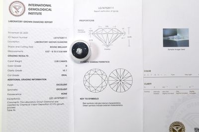Un diamant de laboratoire facetté rond brillant, d'un poids …