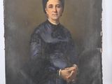 tableau représentant une femme en robe bleue tenant un objet noir