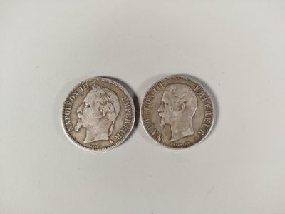 deux pièces d'argent, dont l'une représente la tête d'un homme et l'autre celle d'une femme
