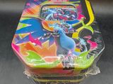 gros plan d'une boîte de cartes pokemon sur une table