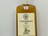 une bouteille de rhum posée sur une table