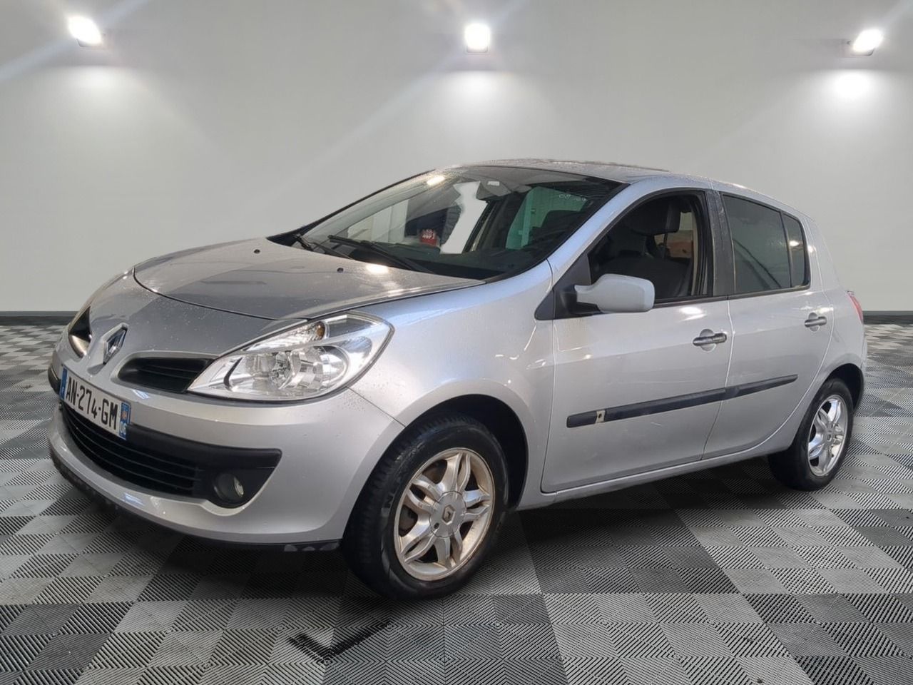 RENAULT - CLIO 1.2 16V 75 ECO2 AUTHENTIQUE - ES - Mise en service: 11/07/2008 - Voyant moteur allumé Voyant entretien...