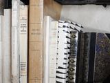 many books that are sitting on a shelf together