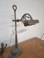 Lot comprenant 1 lampe en métal de style Art Nouveau à décor… (photo 2)