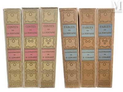 quatre livres sont empilés sur une surface blanche