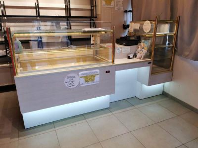 Ensemble de mobilier de présentation comprenant: