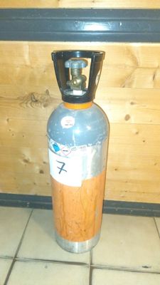 a fire extinguisor sitting on the floor in a room