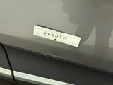 a sticker on the side of a car that says vauto