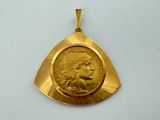 gros plan d'une pièce d'or portant un visage de femme
