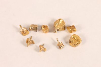 PAS D'ENCHERES LIVE - FRAIS 5% HT. Petit lot d'or dentaire. P.B. 12g8.