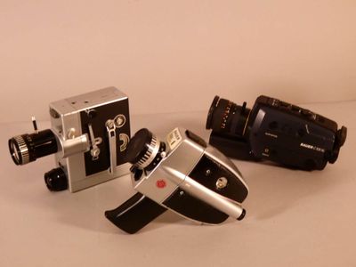 Lot de trois caméras : Nizo FA3 (+ étui en cuir noir) + Baue…