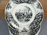 quatre assiettes en noir et blanc ornées de motifs en noir et blanc