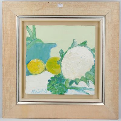 un tableau représentant un chou-fleur blanc et des citrons posés sur une table