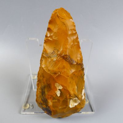 an image of a large piece of rock on a clear base